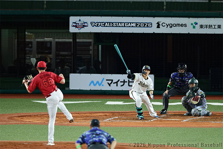3回裏1死一、三塁、西川龍馬(オリックス)がライト前タイムリーヒットを放ち、パ・リーグが1点をかえす