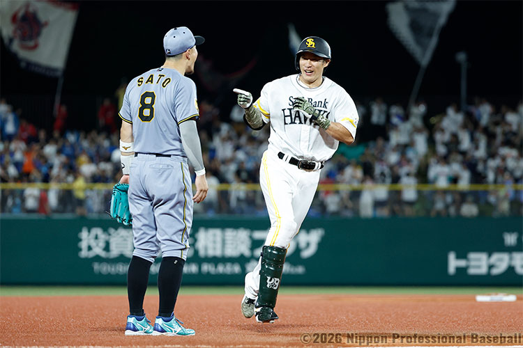 3回裏2死一、二塁、柳田悠岐(ソフトバンク)がレフトへ3ランホームランを放ち、パ・リーグが逆転