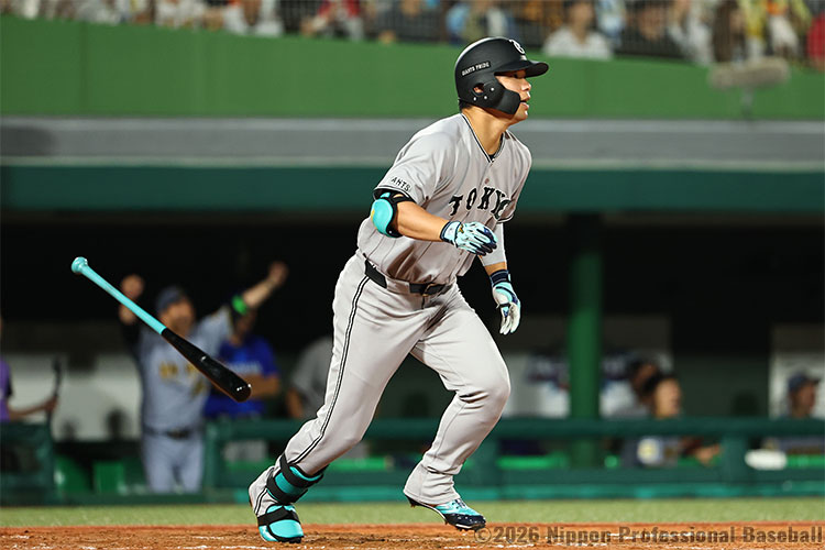 5回表無死一、二塁、大城卓三(巨人)が右中間へ同点のタイムリーツーベースを放ち、セ・リーグが追いつく
