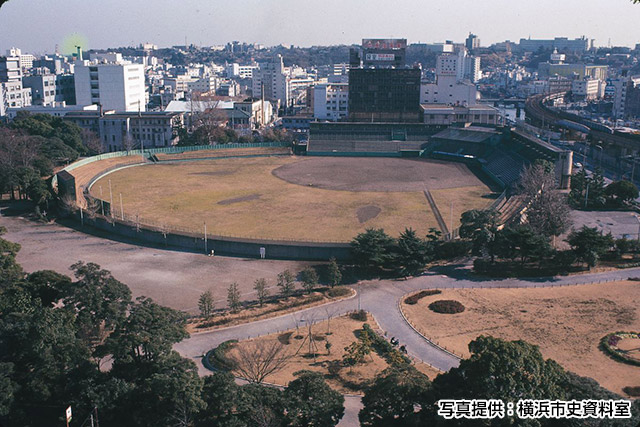 解体3カ月前の横浜公園平和野球場(1977年1月撮影)