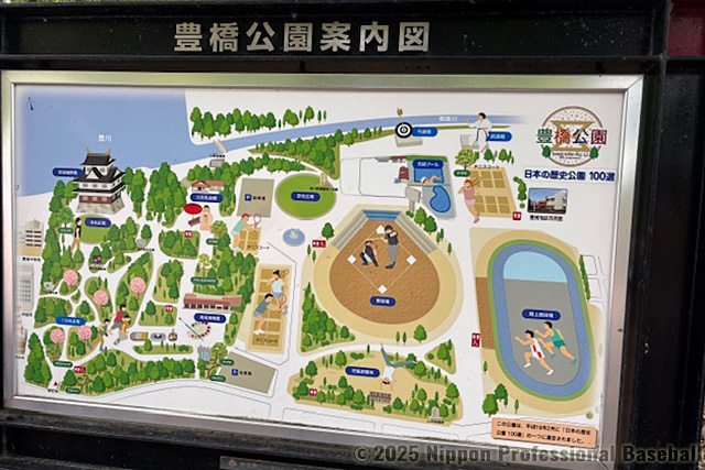 陸上競技場やテニスコートなどがあり多くの市民が集っている