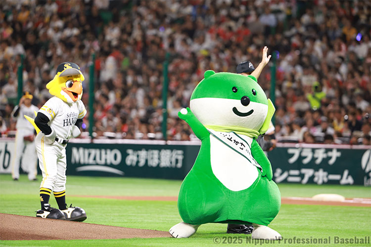 始球式は三井住友銀行コーポレートキャラクターのミドすけ