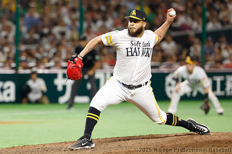 ソフトバンクは7回から2番手・ヘルナンデスが登板、阪神打線を三者連続空振り三振に斬って取る