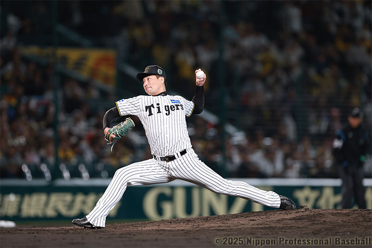 阪神は8回から3番手・岩崎優をマウンドに送る