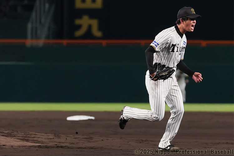 3回表2死一、三塁のピンチで柳町達を空振り三振に打ち取り、マウンドで吠える髙橋遥人