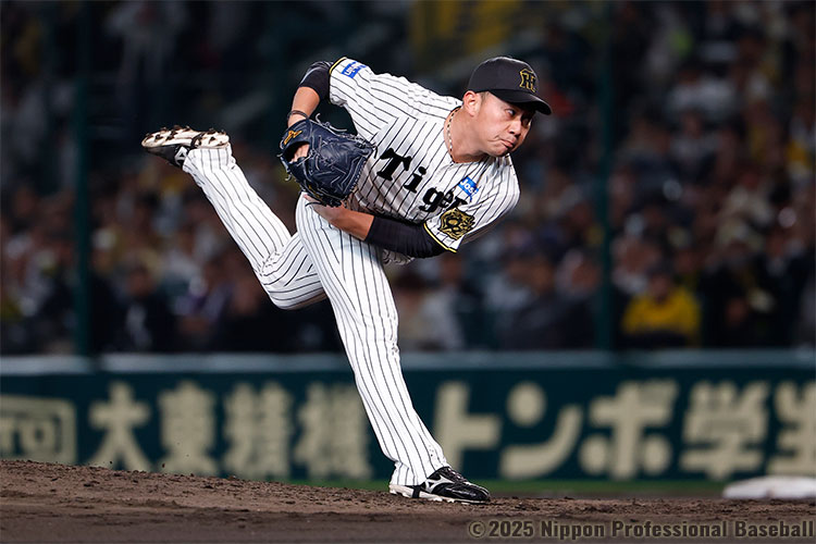 阪神は6回から3番手・桐敷拓馬が登板