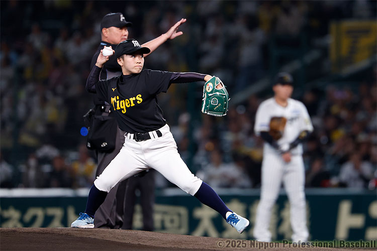 始球式はタイガースアカデミーベースボールスクールの松尾香那子さん