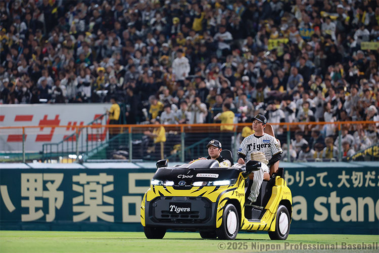 阪神は10回から第1戦の先発投手、村上頌樹が登板