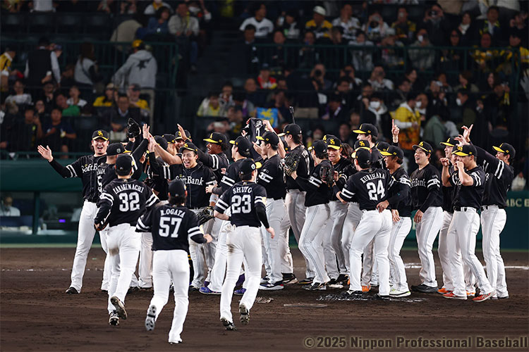 喜びを分かち合うソフトバンクナイン