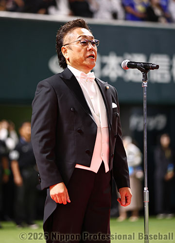 国歌独唱はテノール歌手の榛葉昌寛さん