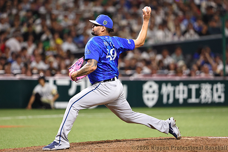 DeNAは10回から5番手・ルイーズが登板