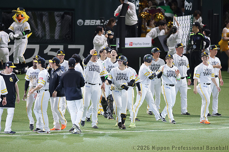 第3戦に勝利し、2年連続日本一に王手をかけたソフトバンクナイン